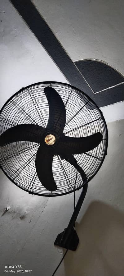 Royal Bracket Fan