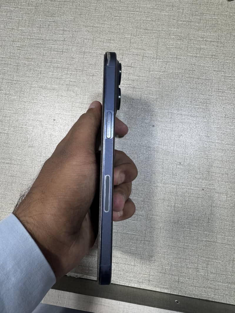 iPhone 15 Pro Max 8