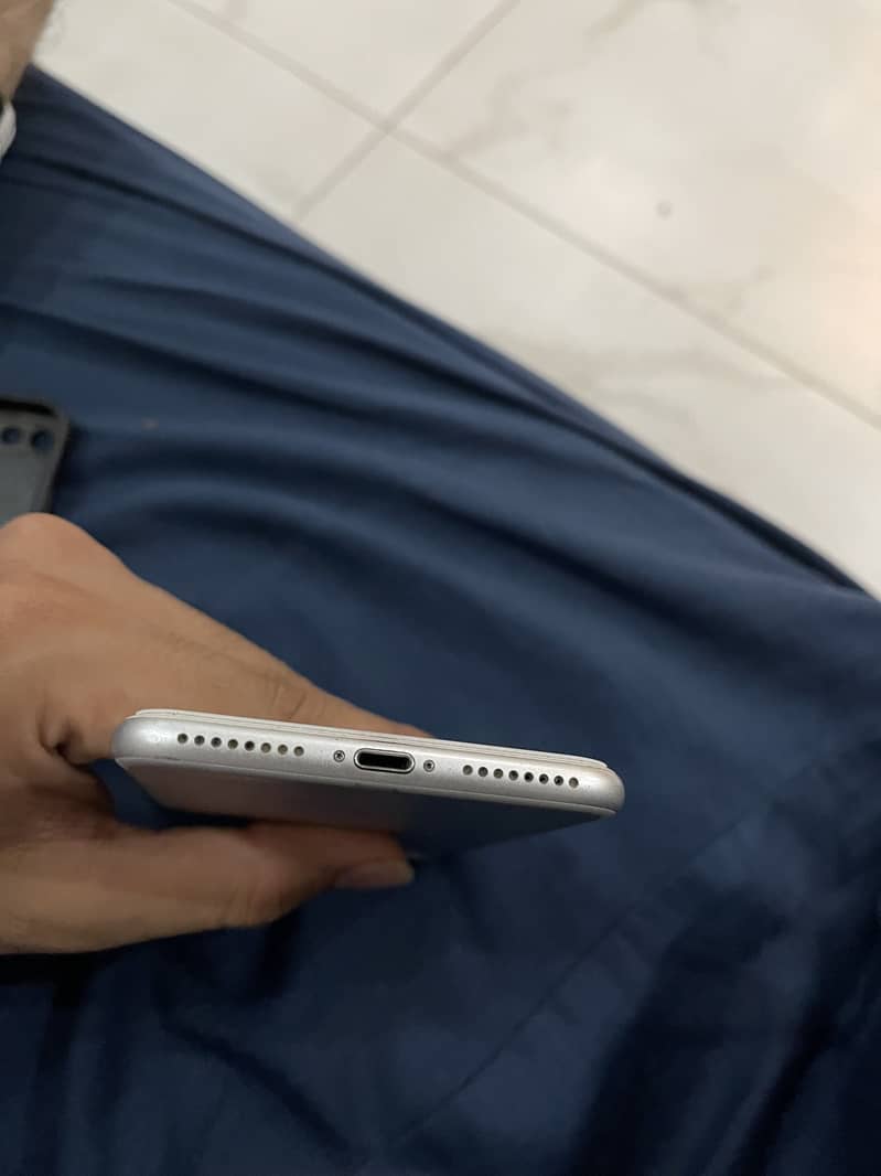 Apple iPhone 7 Plus 3