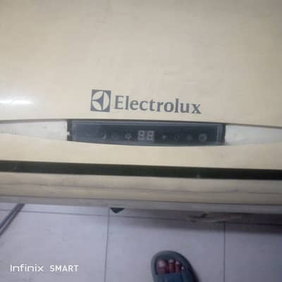 Electrolux Split AC Used in Working Condition 8/10.