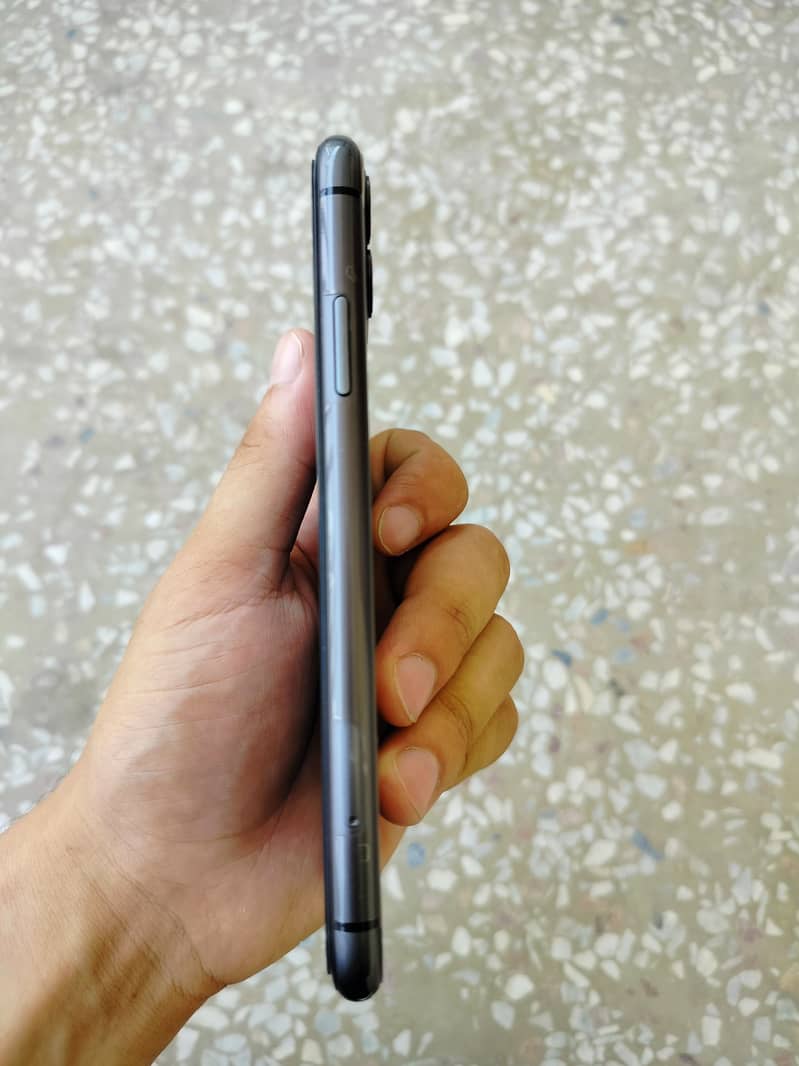 Apple iPhone 11 0