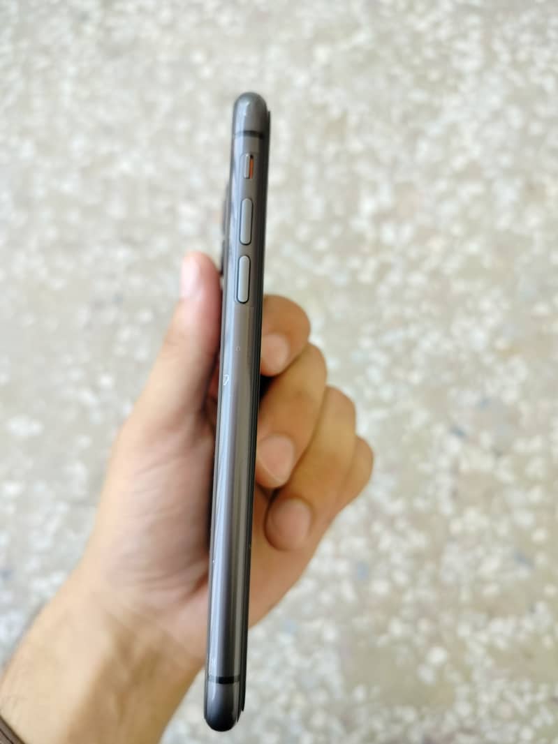 Apple iPhone 11 3