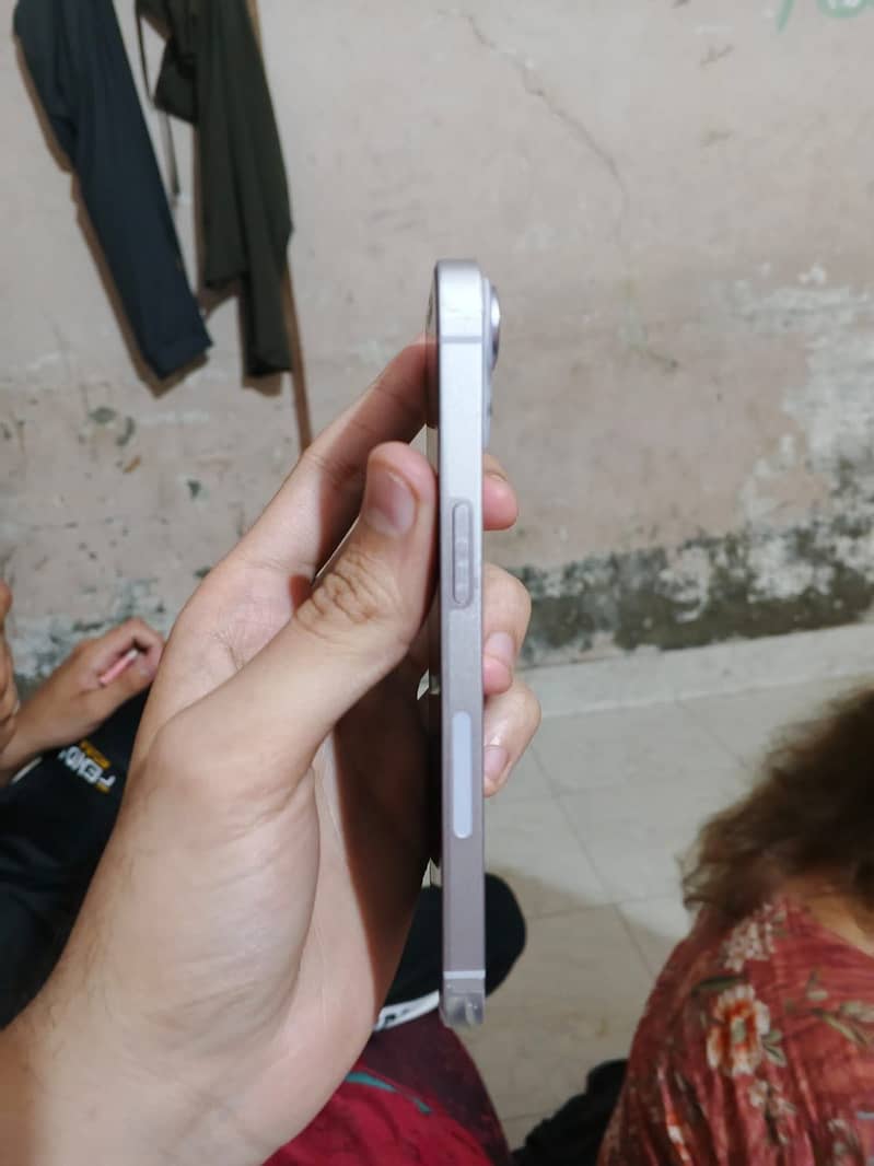 Apple iPhone 14 3