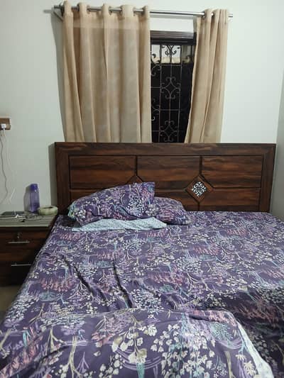 Saaf sutra bed hai condition bh shi ha