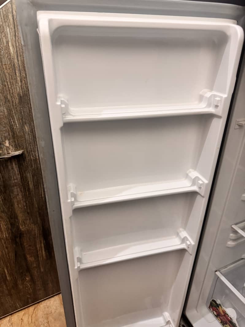 REFRIGRATOR 1