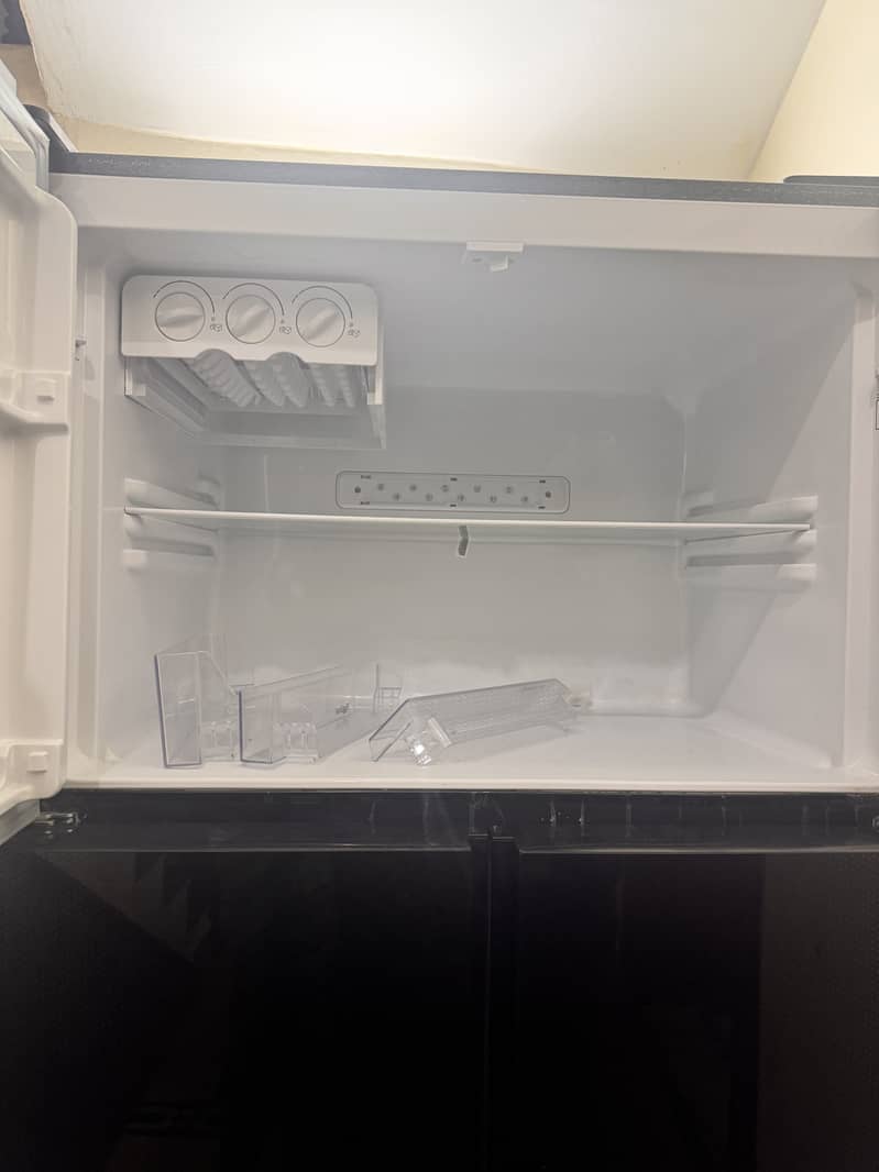 REFRIGRATOR 4