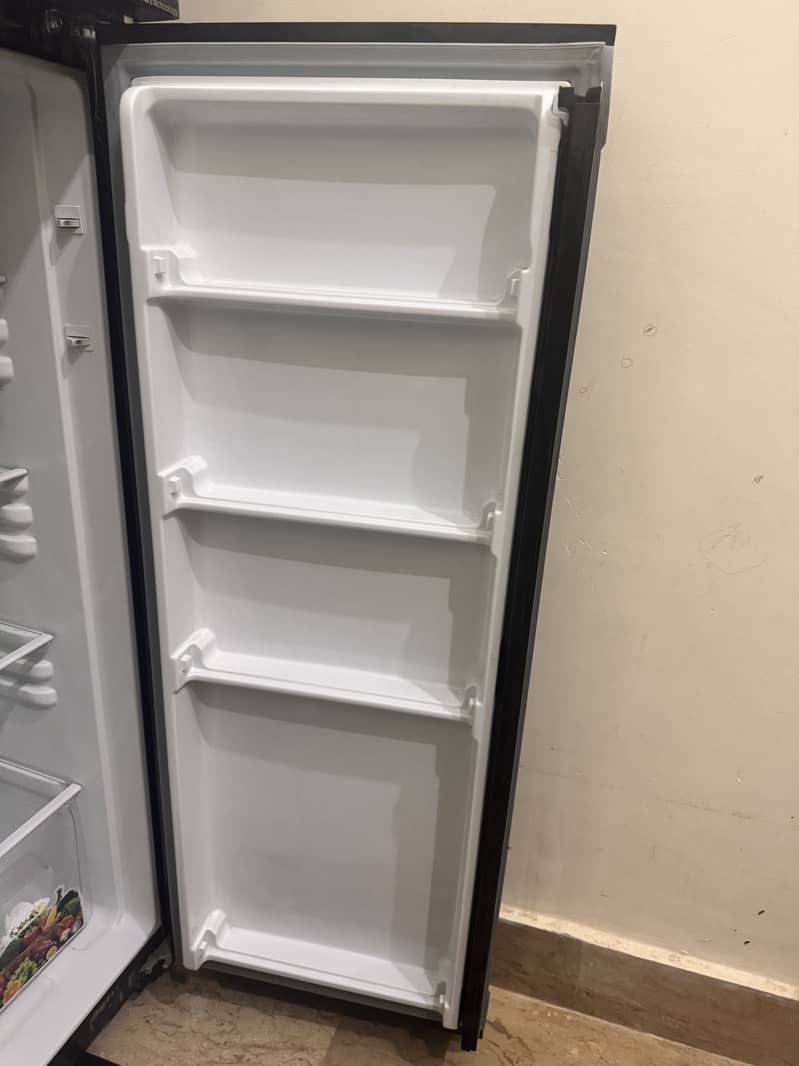 REFRIGRATOR 6