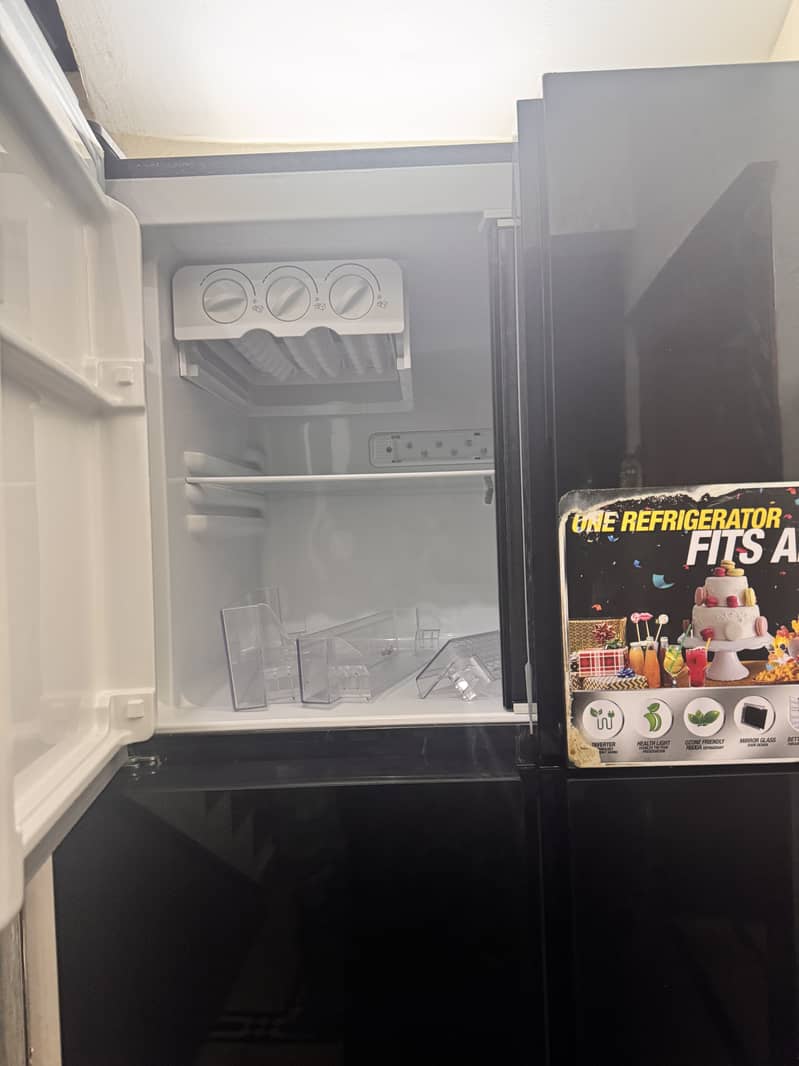 REFRIGRATOR 8