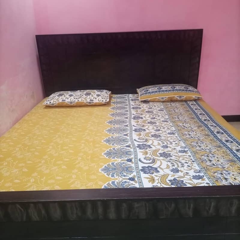 King size bed 2