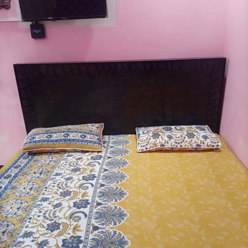 King size bed 8
