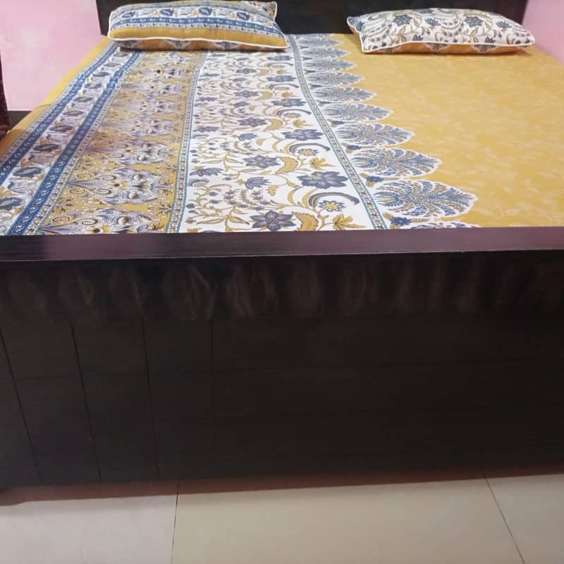 King size bed 9