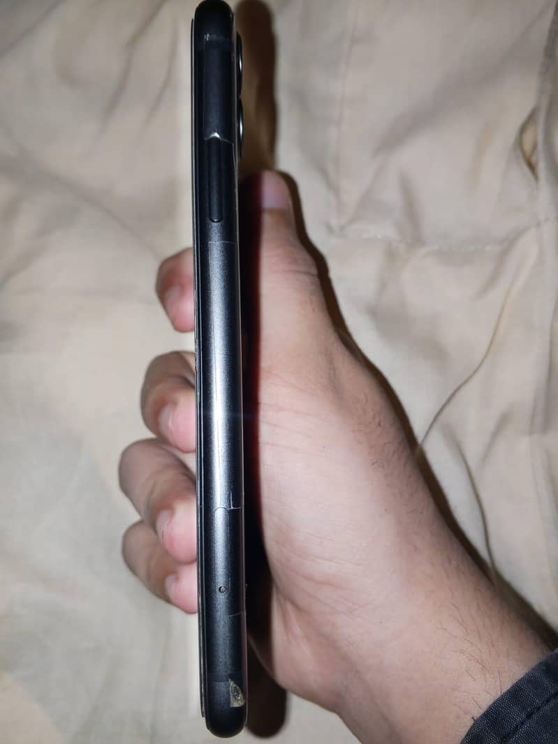 Apple iPhone 11 3