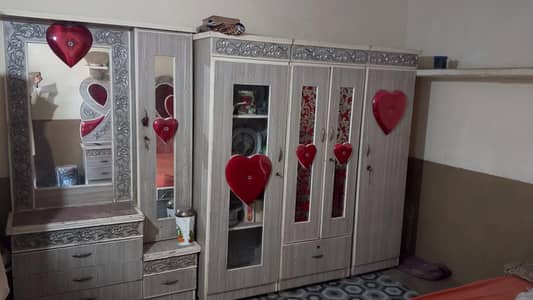 bed, singhar mez, almari