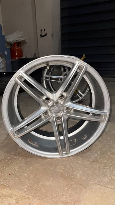Vosen CV5 17” inch rim with tyres (9/10)