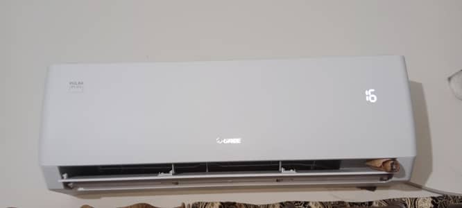 Gree Ac good condition one ton dc inverter