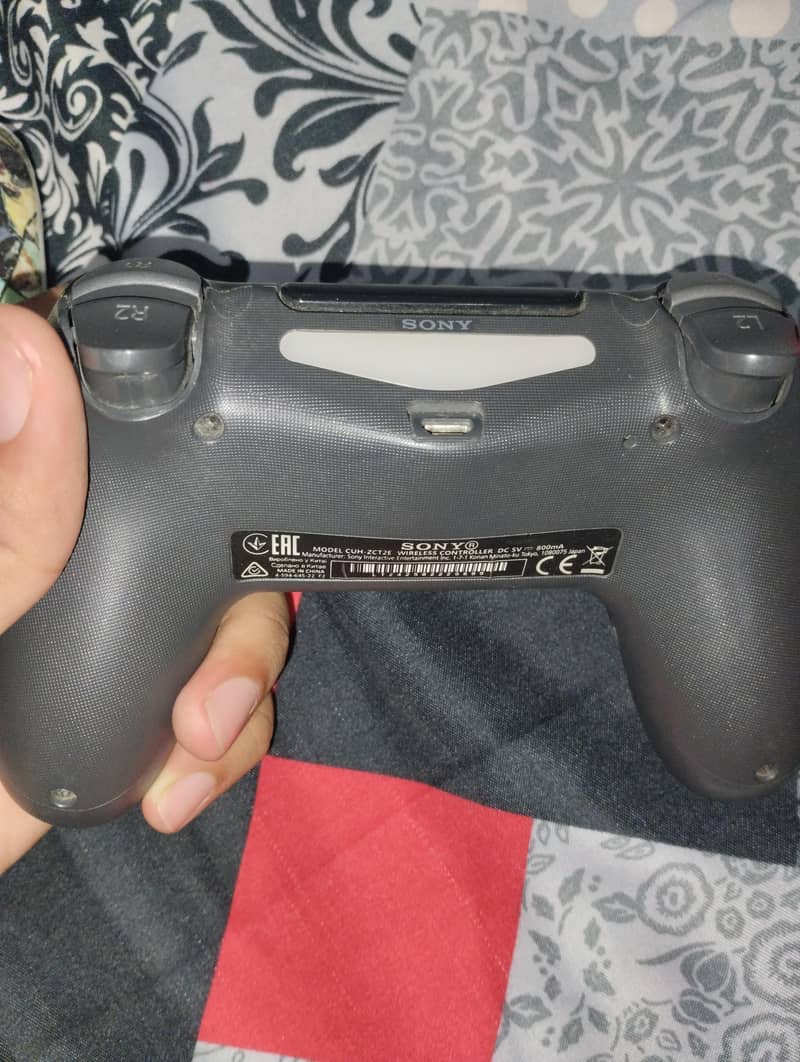 2 PS4 controller original 3