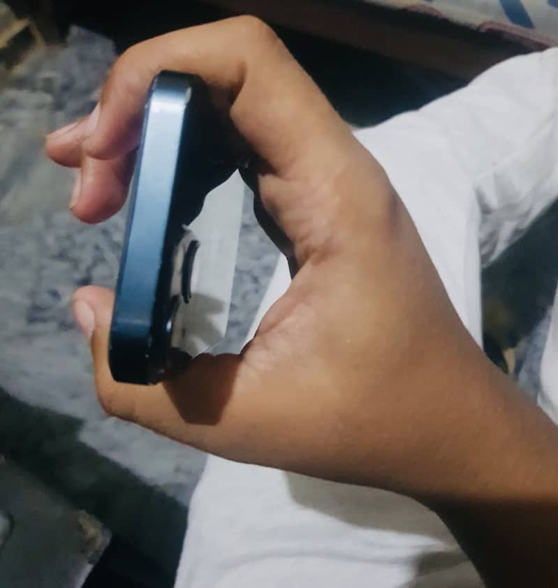 Apple iPhone 13 mini 4