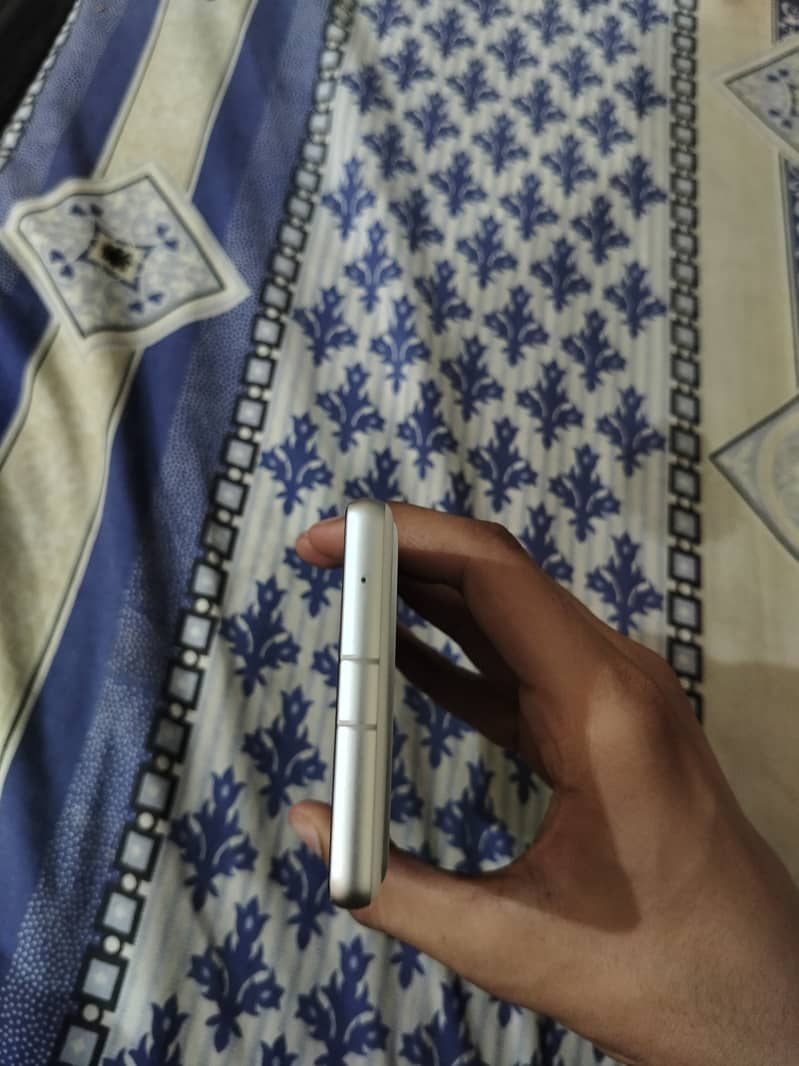 Google Pixel 7a Approved 3