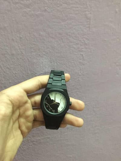 black Arabic aura watch