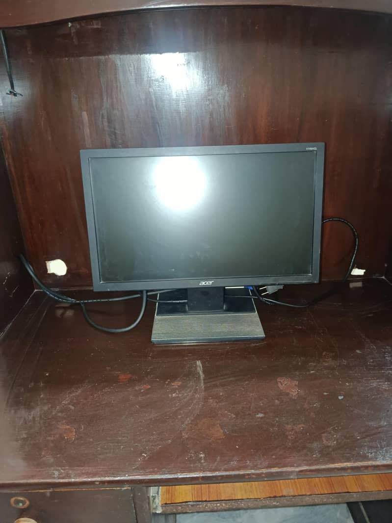 Gaming pc with monitor 7