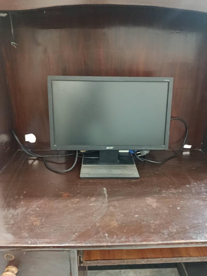Gaming pc with monitor 8
