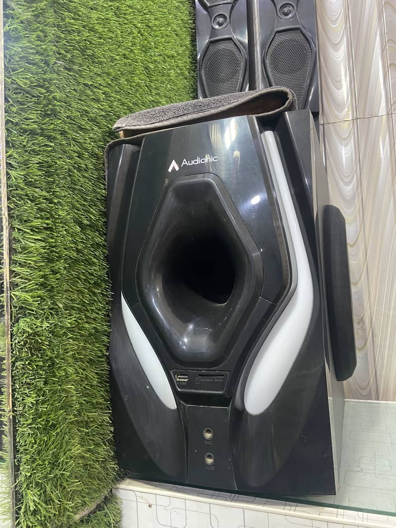 Speakers 3