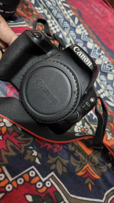 Canon 200D APS-C 10/10 condition