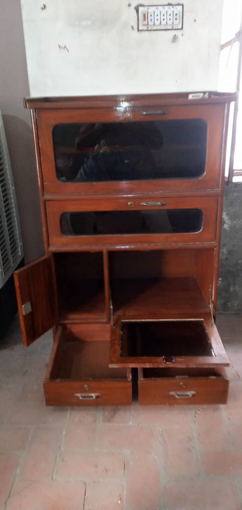 Computer & LCD trolley Showcase 5