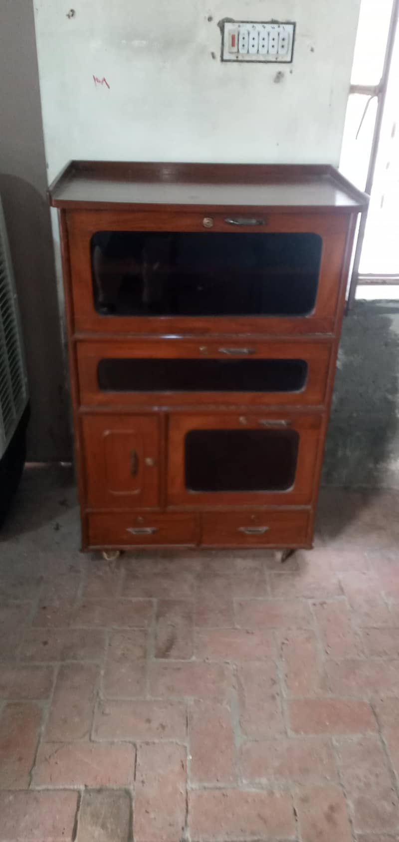 Computer & LCD trolley Showcase 9