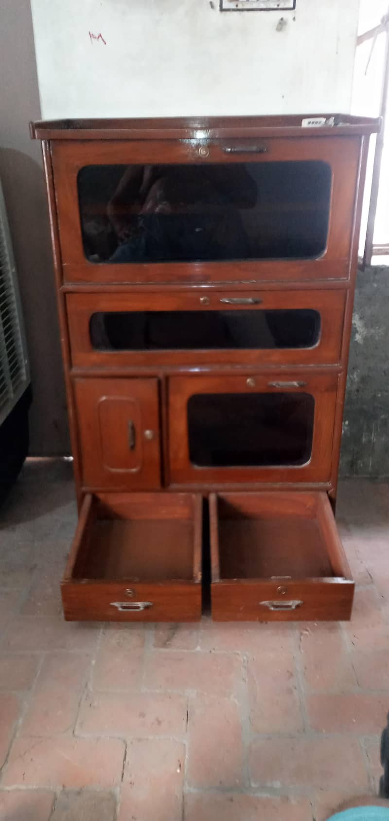 Computer & LCD trolley Showcase 10