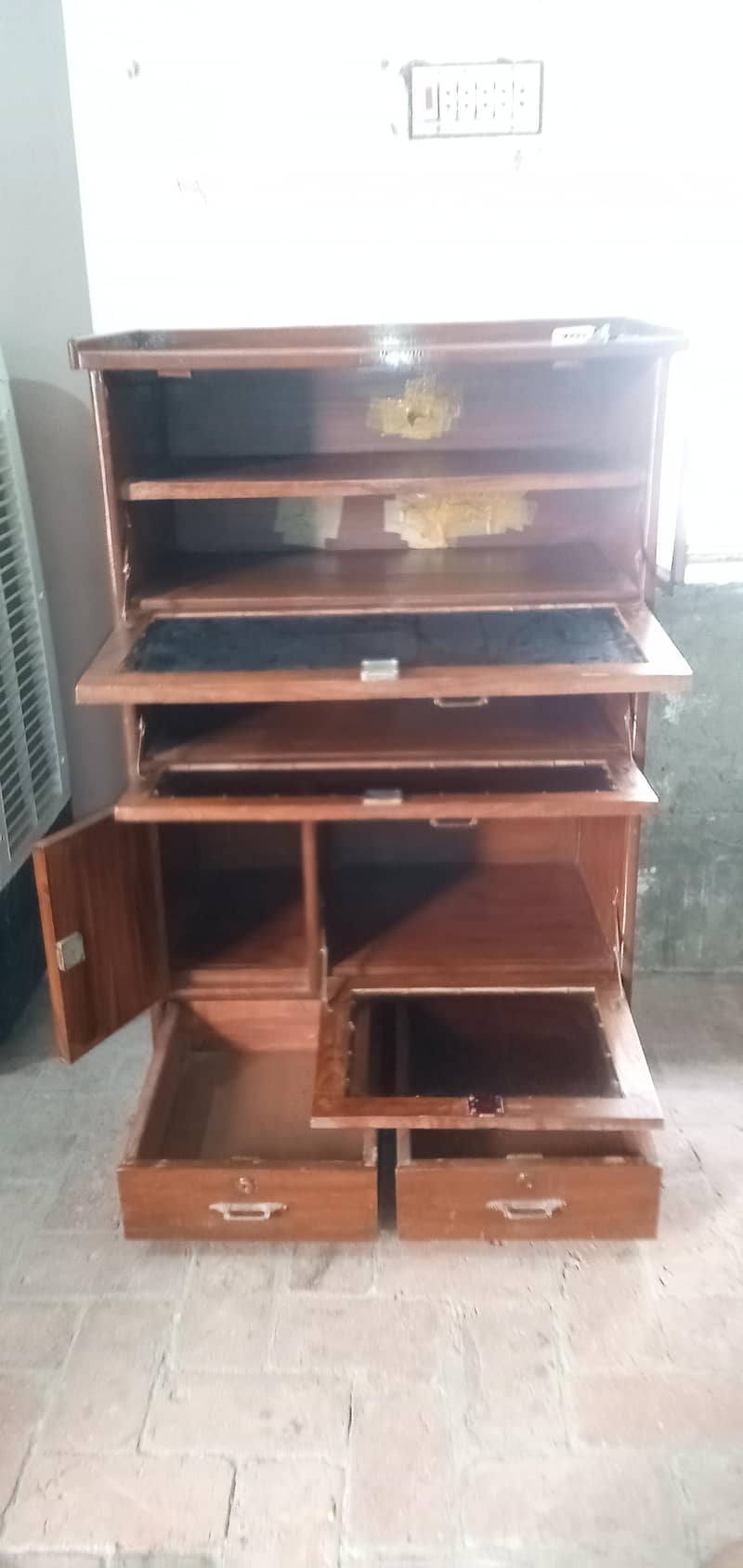 Computer & LCD trolley Showcase 12