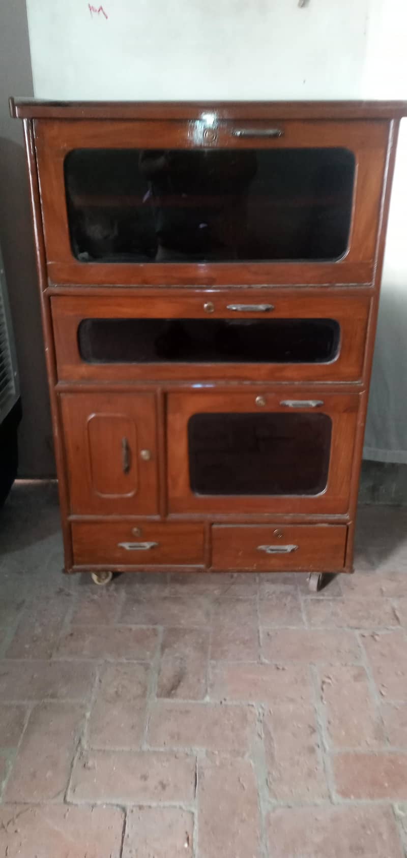 Computer & LCD trolley Showcase 13