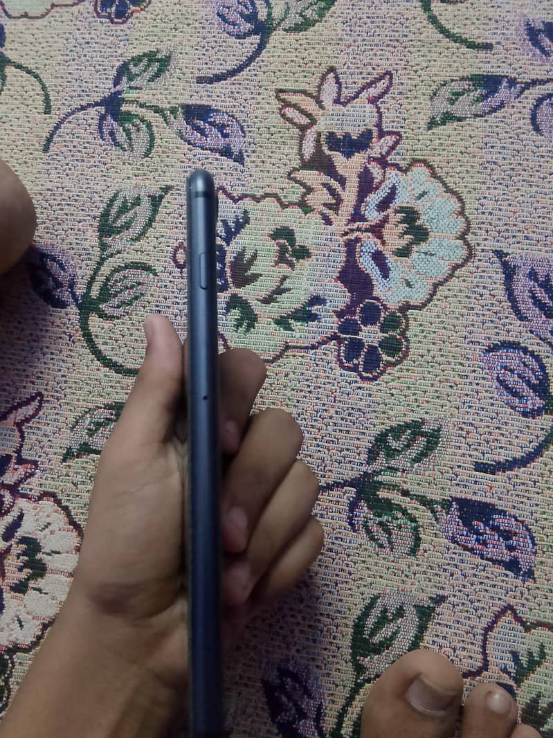 Apple iPhone 8 Plus 1