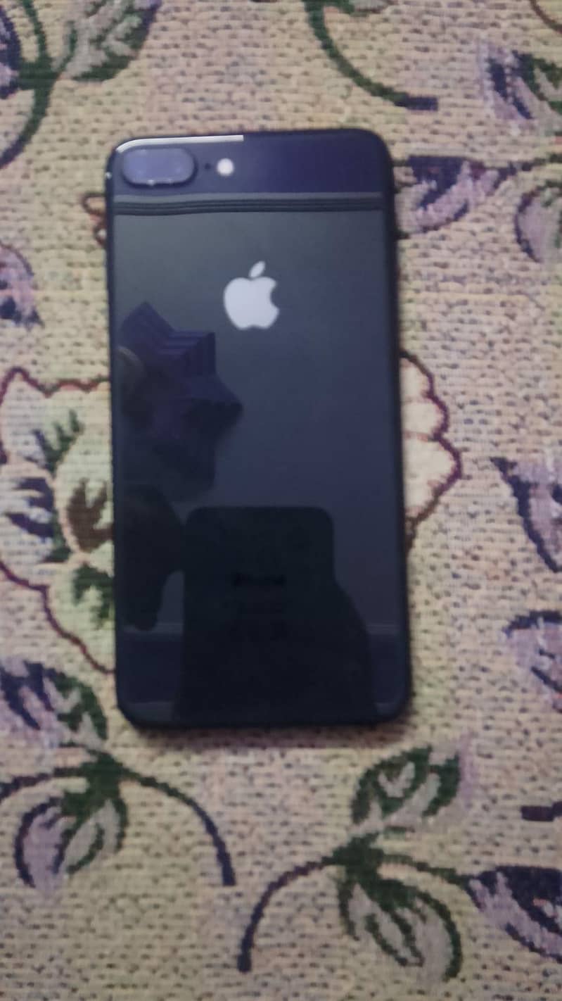 Apple iPhone 8 Plus 3
