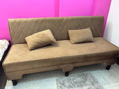 Selling Fullsize Sofa comebed