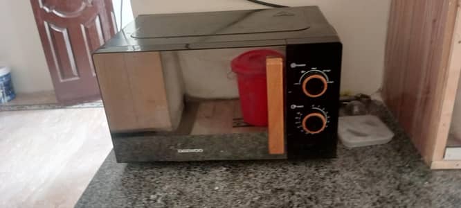 microwave oven