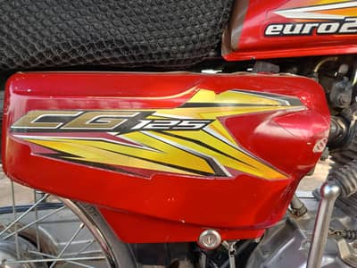2021 model 125 bike red colour tappye
