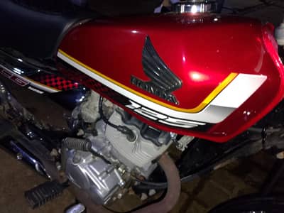 I am selling my Honda cg 125 special edition silver ( red ) i