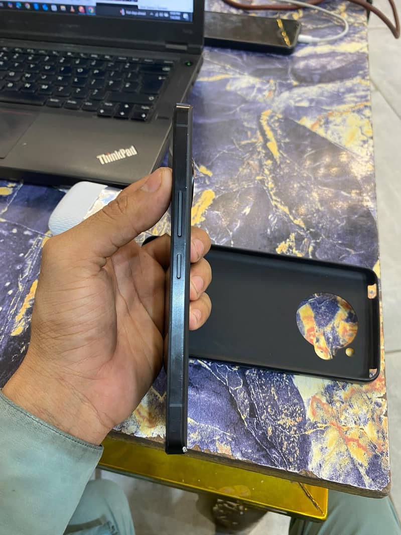 Sharp Aquos r7 2