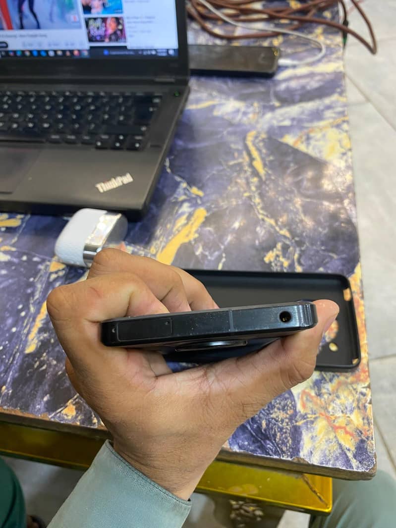 Sharp Aquos r7 5