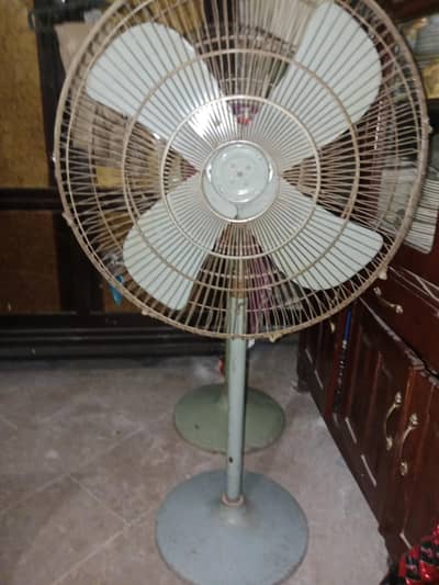 PEDESTAL FAN