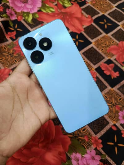 Itel A70. . . 8/256 only mobile. n. charger