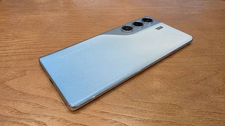 Tecno CAMON 40 Pro 0