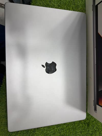 macbook M1 pro 16 inch 1tb