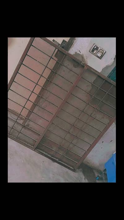 Premium Iron Window for Sale – 4 x 4 ft | Excellent Condition