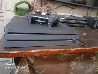 Sony PlayStation 4 Pro (PS4 Pro) 1TB Jailbreak | Original Controller