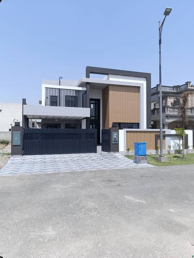 1 KANAL ELEGANT AND FULLY MAINTAINED SUPER HOT LOCATED BRAND NEW BUNGALOW WITH BASEMENT IS AVAILABLE IN THE BEST BLOCK OF DHA LAHORE