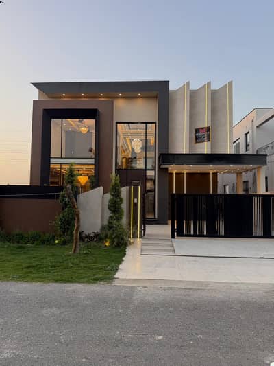 1 KANAL ELEGANT AND FULLY MAINTAINED SUPER HOT LOCATED BUNGALOW NEAR MAC'DONALD IS AVAILABLE IN THE BEST BLOCK OF DHA LAHORE