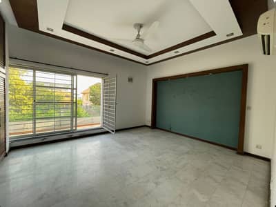 1 KANAL ELEGANT AND FULLY MAINTAINED SUPER HOT LOCATED BUNGALOW IS AVAILABLE IN THE BEST BLOCK OF DHA LAHORE