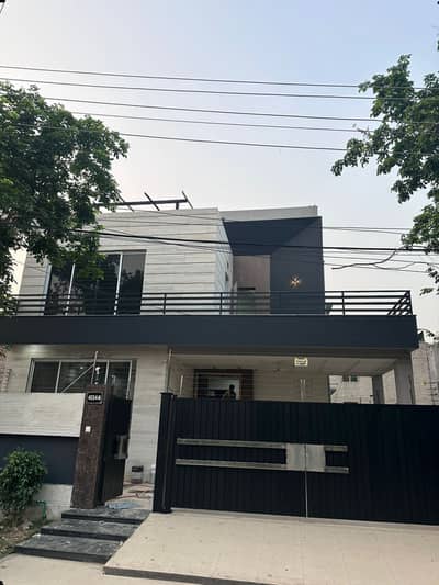10 MARLA ELEGANT AND FULLY MAINTAINED SUPER HOT LOCATED BUNGALOW IS AVAILABLE IN THE BEST BLOCK OF DHA LAHORE